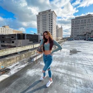 Meet your Posher, Olivia